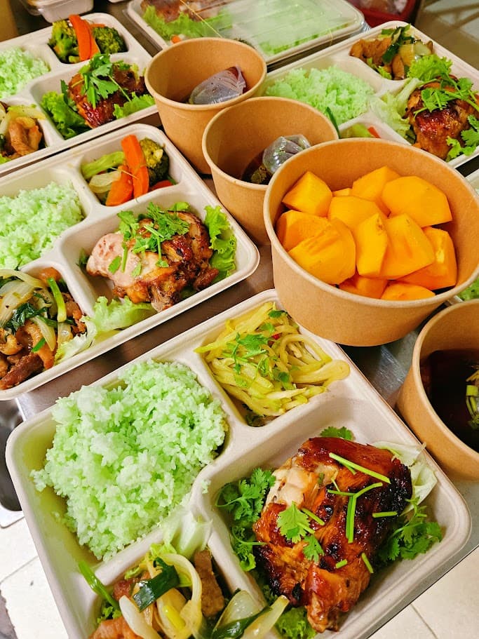 Catering doanh nghiệp tại TP.HCM – Đặt cơm số lượng lớn cho công ty